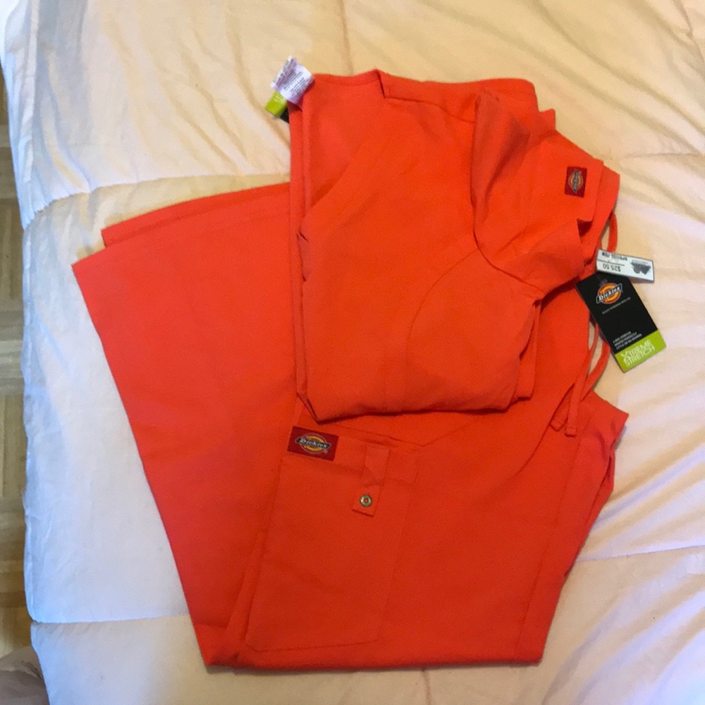 Scrub set